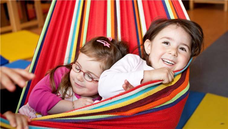 Kinder brauchen einen sicheren Platz zum Leben.privat