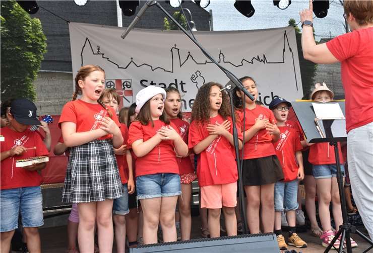 „Stadt ist ein Titel ohne Mittel“ Kinder der Kirschblütenschule waren bei ihren Vorträgen mit Herz und Seele dabei.