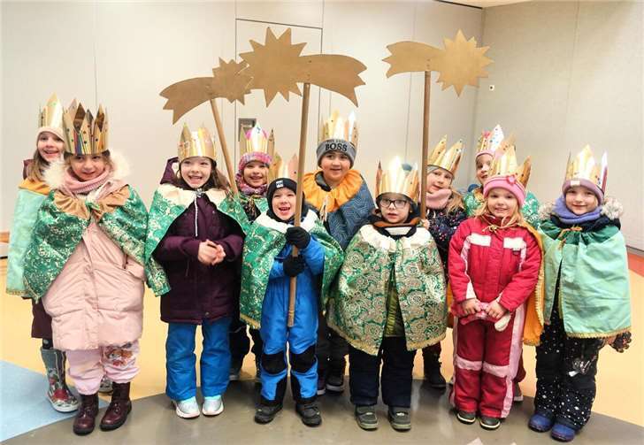 Kinder der Kita St. Nikolaus freuen sich auf ihren Einsatz als Sternensinger.  Foto: privat