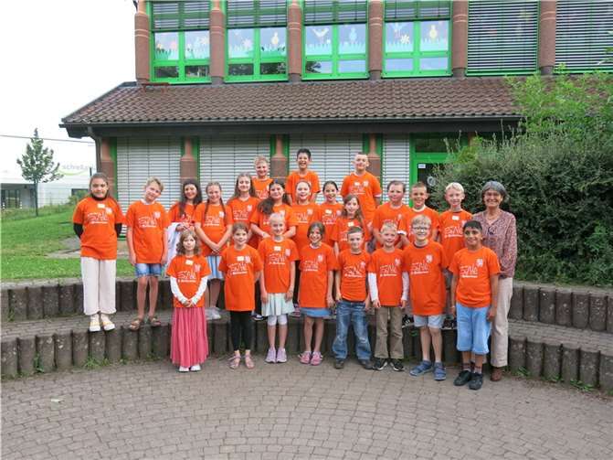 Kinder der Klasse 4 der GS Sankt Georg in Sankt Katharinen mit ihrer Klassenlehrerin Nicole Schumacher. Fotos: Nicole Schumacher