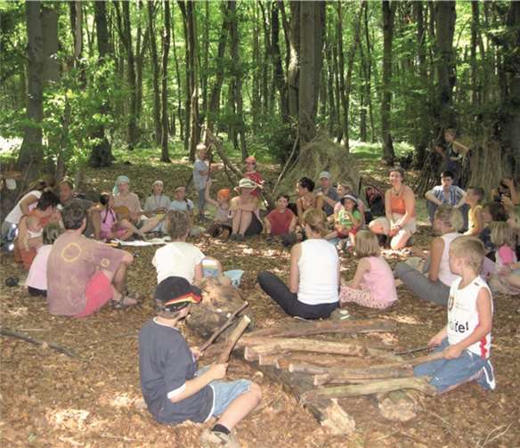 Kinder erleben Abenteuer im Herzen der Natur. privat