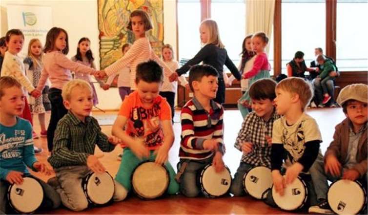 Kinder haben von Natur aus Spaß an Musik, Rhythmus und Bewegung! Die „Musikalische Früherziehung“ der Kreismusikschule Rhein-Lahn fördert diese „Lust auf Musik“ und legt somit die Grundlage für eine spätere musikalische Entwicklung.Privat