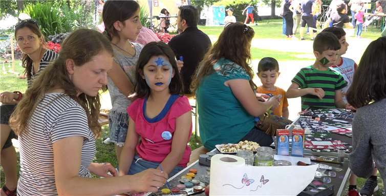 Kinder-schminken durfte auch nicht fehlen.