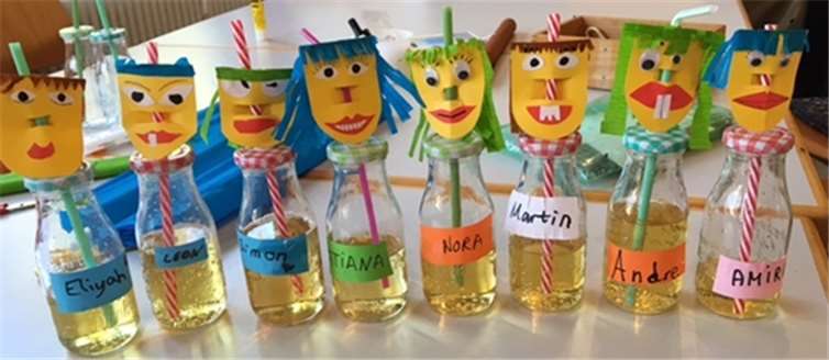 Kinder und Eltern bastelten lustige Strohhalmaufstecker. Die Flaschen wurden danach mit dem Zaubergetränk gefüllt. privat