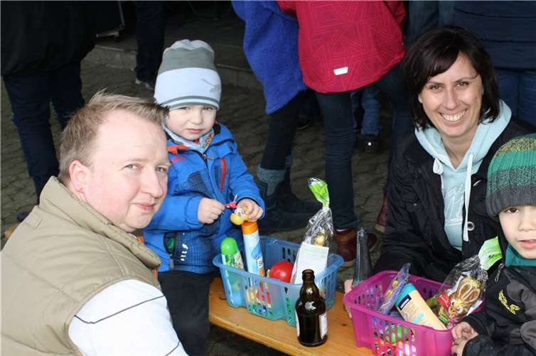 Kinder und Eltern zeigten sich auch über die mittlerweile 27. Osternest-Suchaktion des SV Landkern absolut begeistert.