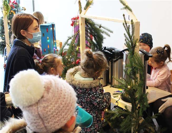 Kinder und Fachkräfte hatten viel Freude auf ihrem Weihnachtsmarkt. Foto: privat