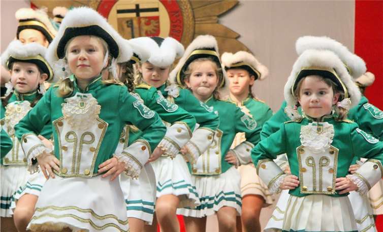 Kinder- und Jugendgardetreffen in der Aula der Gesamtschule Dederichsgraben. Die KG Alpenrose Witterschlick zeigte ein tolles Programm mit einem gemeinsamen Auftritt aller vier Tanzgruppen. Hier zeigt die Kindergarde ihr Können.Stein