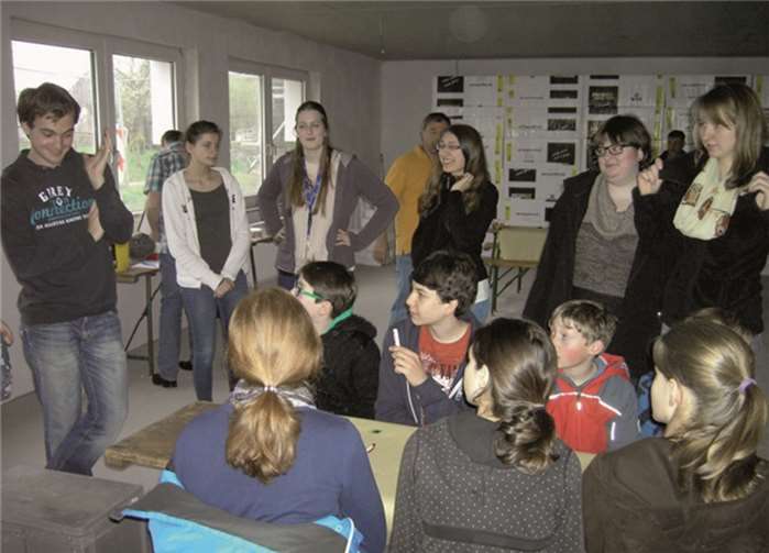 Kinder und Jugendliche trafen sich, um die Gestaltung des Pössemer Treffs zu planen.privat