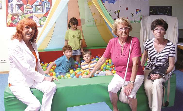 Kinder und SPD-Frauen finden das Bälle-Bad einfach toll.Privat