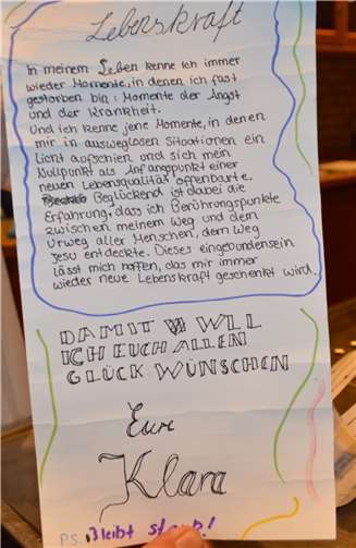 Kinder vom Kinderhof Remagen haben eine Flaschenpost gebastelt und diese mit lieben Briefen versehen.