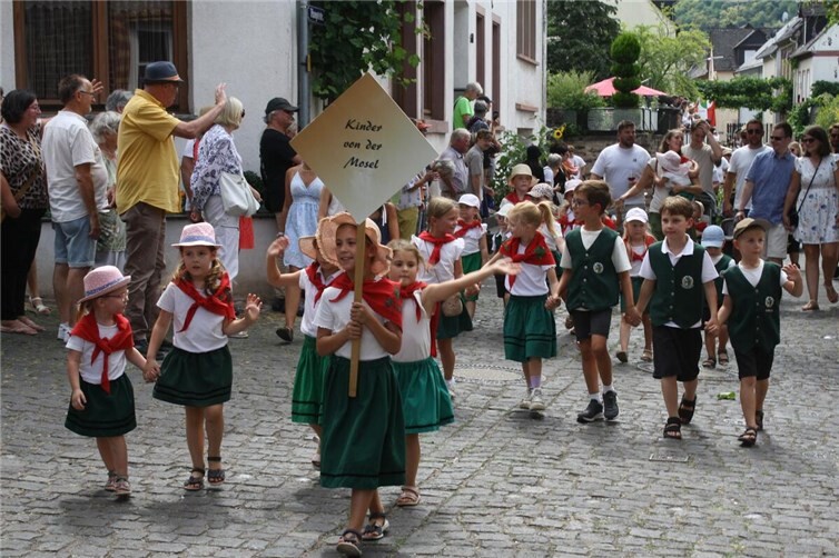 Kinder von der Mosel treten oft in die Fußstapfen der Winzer und sind vielleicht auch auf dem Weg eine Weinmajestät zu werden.