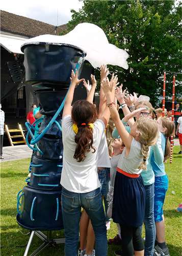 Kinder während der Flausenspiele.  Foto: Flausenspiele ©Uwe Drotschmann
