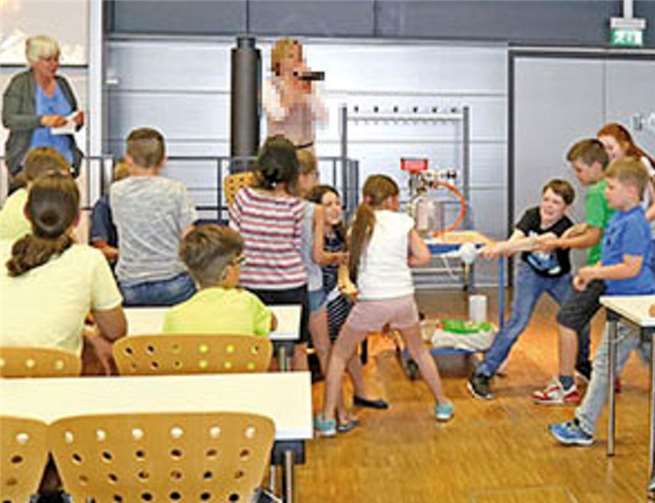 Kinder zwischen 8 und 12 Jahren erhalten im Rahmen der Kinder-Uni einen Einblick in den Studentenalltag. Foto: privat