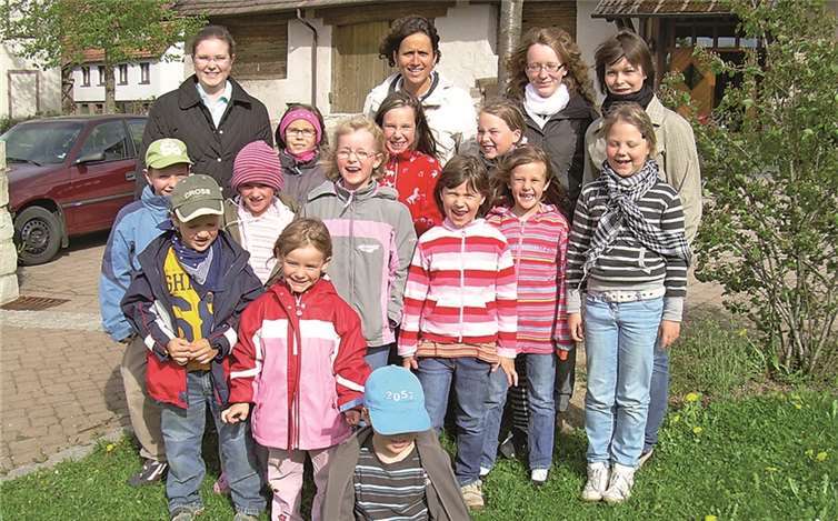 Kinder zwischen drei und sieben Jahren treffen sich jeden Donnerstag, um gemeinsam Lieder zu singen oder Geschichten aus der Bibel zu hören. privat