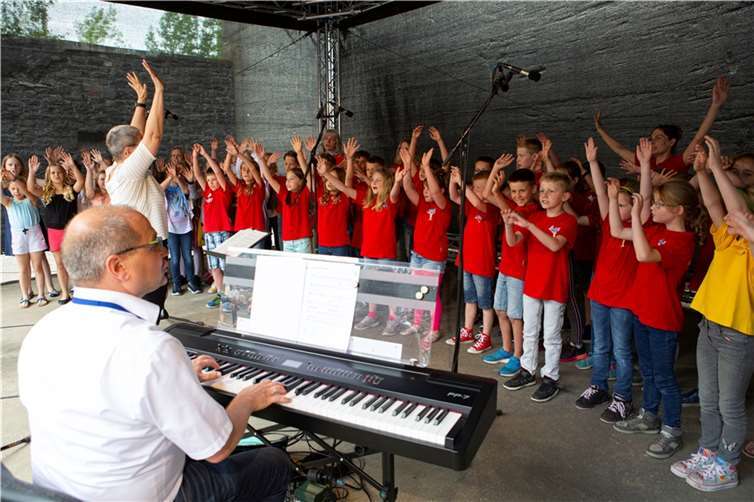 Kinderchor beim Chorfest im Stöffelpark.