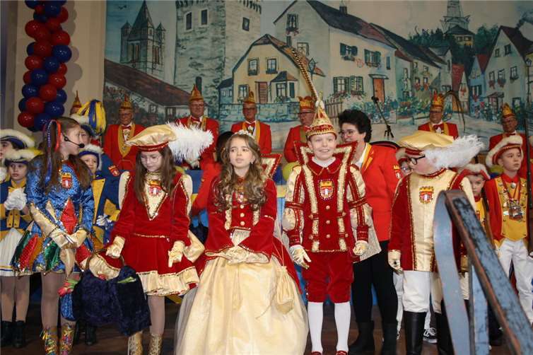 Kinderprinz Matteo I. und Kinderprinzessin Joselinè mit ihrem Hofstaat. Fotos: Ka & Ki Weißenthurm