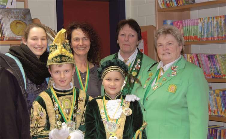 Kinderprinz Till I. (Schubert) und Adjutant Tim (Wingertszahn) besuchten die Bücherei - KÖB Fritzdorf. privat