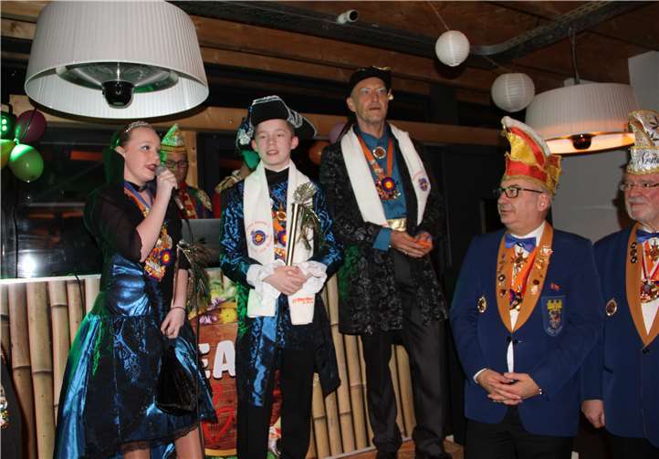 Kinderprinzenpaar der Bad Emser Karnevalsgesellschaft (EKG) Prinz Jerome I. mit Pfeil und Bogen und seine Lieblichkeit Prinzessin Lena I. mit Tanz im Blut mit Hofkanzler Ralf Siegel, Präsident Frank Ackermann und Jürgen Schmidt. Fotos: MFU