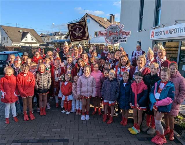 Kinderprinzenpaar mit Burggarde an Weiberfastnacht.Fotos: KG Me haalen et us/ Thomas Kramer