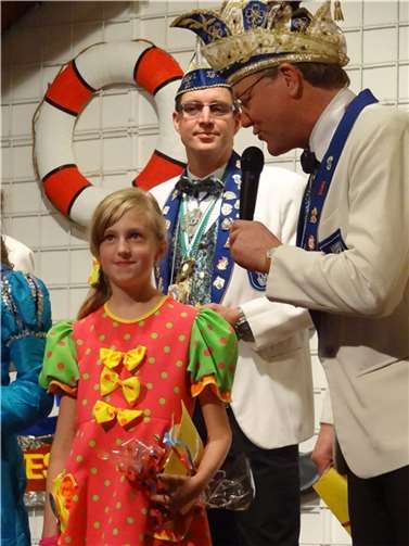 Kinderprinzessin Alina I. (Beyer), liebt Shopping und Tanz is en echte Bräpe Panz.  