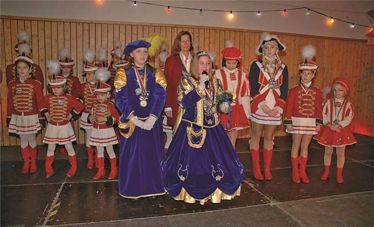 Kinderprinzessin Hanna I. besuchte mit Hofdame Joy das Gardetreffen.WEIGERT