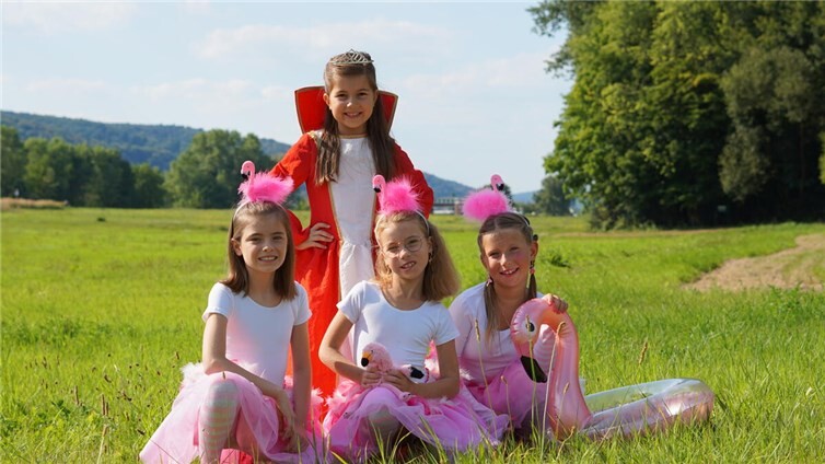 Kinderprinzessin Isabelle I. mit ihren Hofdamen Sophia Lopez, Leia Breitscheid und Leni Hohle.Foto: privat 