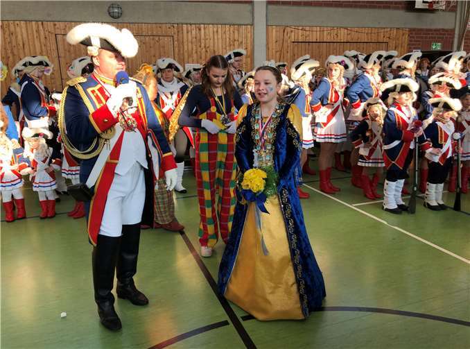 Kinderprinzessin Katharina III. besuchte ihre alte Schule.