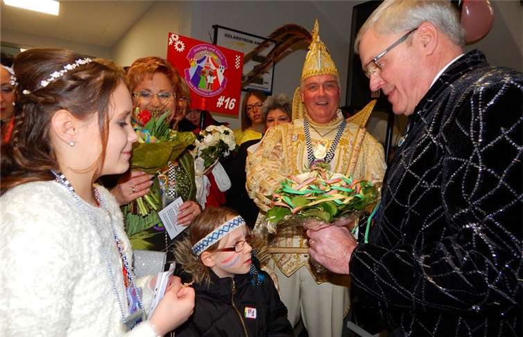 Kinderprinzessin Kira I. mit Stadtbürgermeister Michael Thiesen.