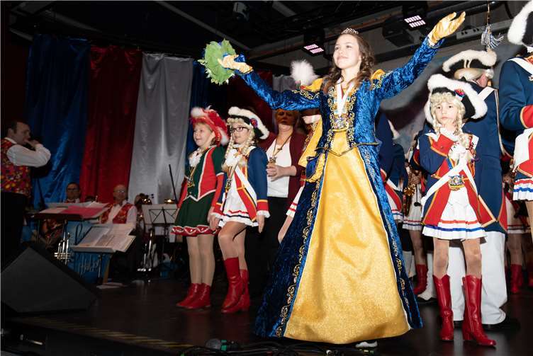 Kinderprinzessin Saskia I. begrüßte die Jecken.