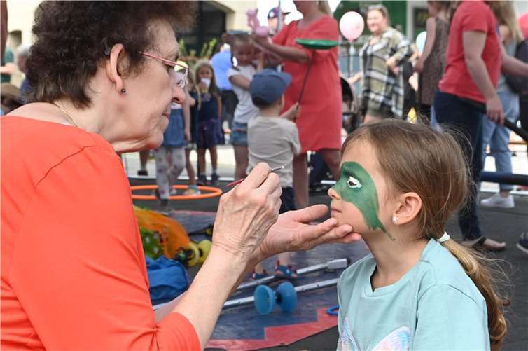 Kinderschminken durfte nicht fehlen.