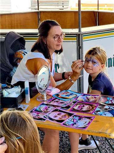 Kinderschminken gab es für die Kleinsten.