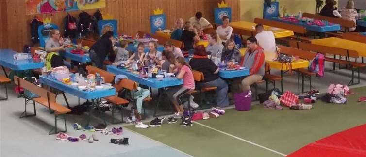 Kinderschuhbasar oder Verpflegungsstation ...privat