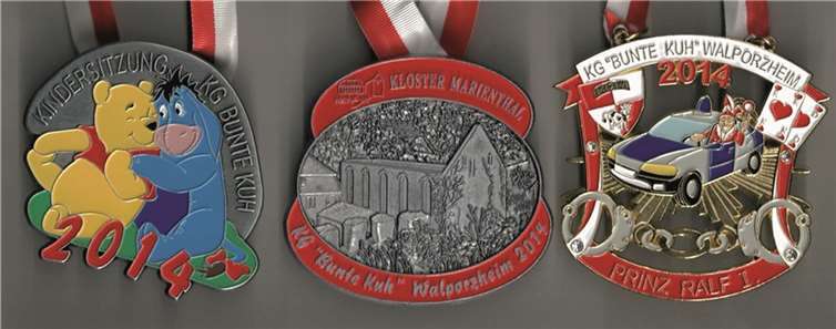 Kindersitzungsorden, Sessionsorden und Tollitätenorden (v.l.) der KG "Bunte Kuh" Walporzheim. privat