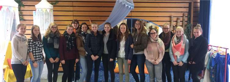 Kindertagesstättenbesuch des Sozialpädagogik-Kurses der Schönstätter Marienschule. Privat