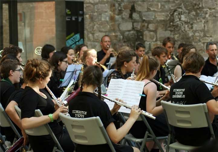 Kingston Youth Band spielt Filmmusik, klassische Stücke, Musicalhits, Pop und Jazz.privat