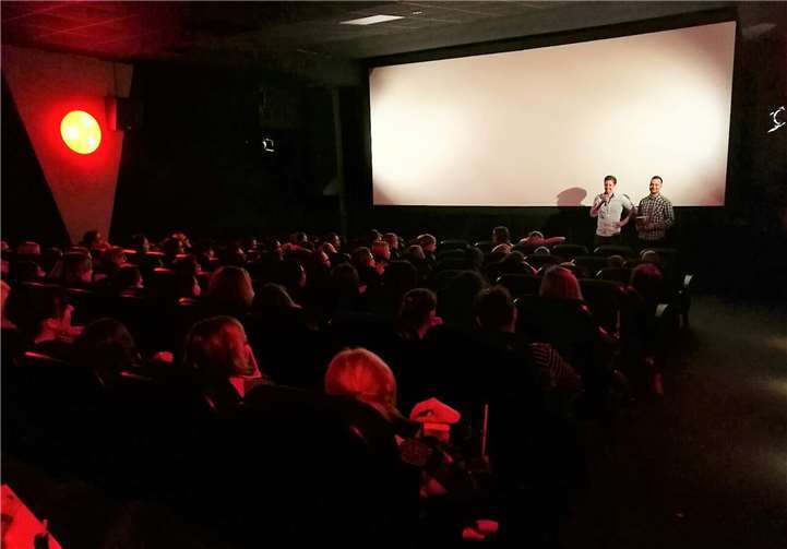 Kinobetreiber Jurij Stroeve begrüßte das Publikum zur Ladies Night.  privat