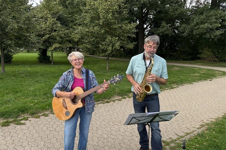 Kirche Musik PicknickMusikalische Begleitung