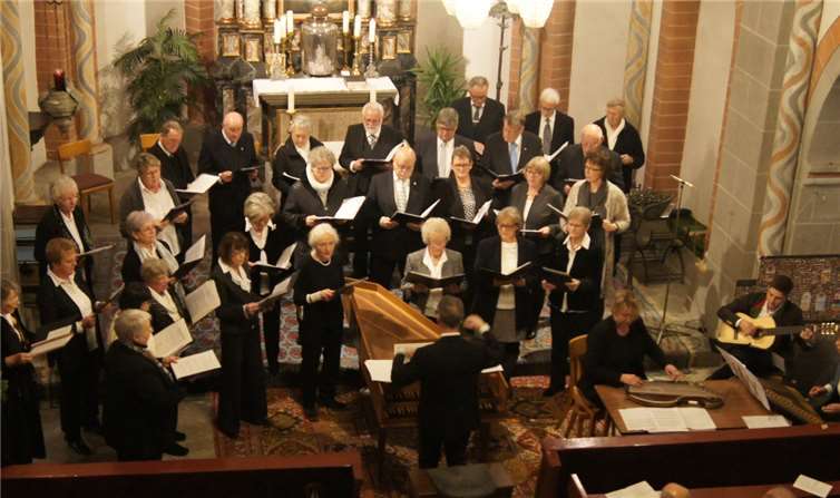 Kirchenchor mit alpenländischem Ensemble. Foto: Kirchenchor
