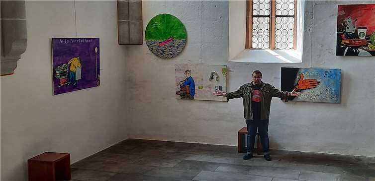 Kirchenhängung des Unkeler Neo-Pop Art-Künstlers in Stadtkirche Schwabach. Quelle: VG Unkel