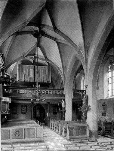 Kirchenraum mit Orgel, Empore und Blick nach Nordwesten. Fotos: privat