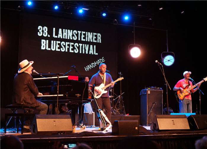 Kirk Fletcher spielte gemeinsam mit Jon Cleary für das Publikum.