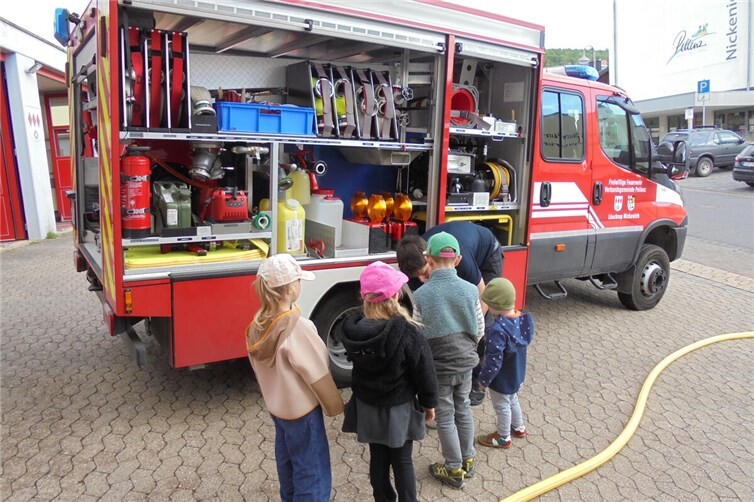 Kita Kinder erobern die Feuerwehr in Nickenich