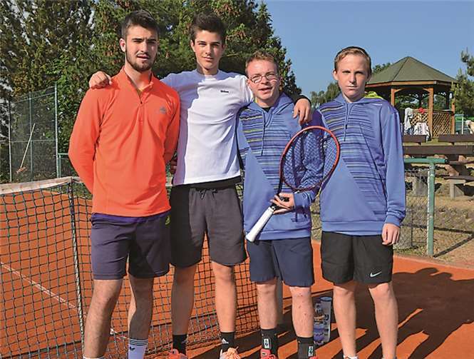 Klar an der Spitze der Rheinlandliga stehen (v.l.) Lukas Maric, Jonathan Schmitz, Lukas Johann, Raphael Weiler von den Jungen U 18 I des ATC.