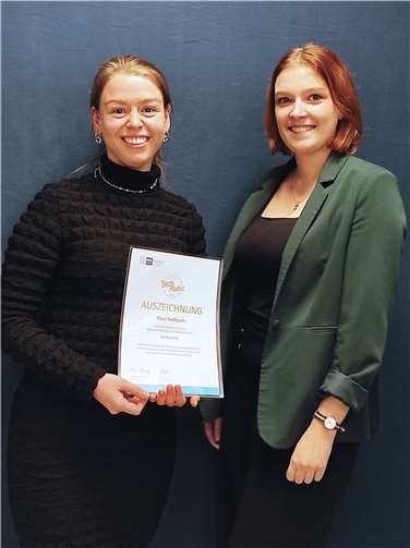Klara Nußbaum (l.) und Lara Fritsche (r.) freuten sich über die Auszeichnung.  Foto: privat