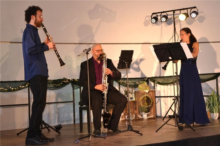 Klarinettenmusik vom Feinsten. V.li. Adam Ambarzumjan, Kristóf Dömötör und Sayaka Schmuck begeisterten ihr Publikum in der Kaiserhalle Burgbrohl. Foto: Eberhard Thomas Müller