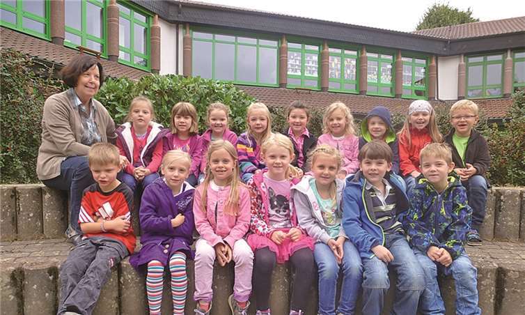 Klasse 1b mit ihrer Klassenleitung Frau Adendorf. privat