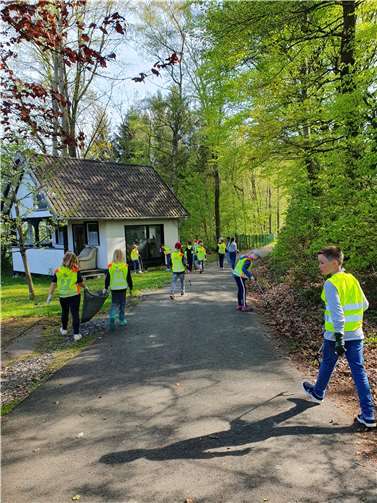 Klasse 3b auf Müllsammel-Mission. Foto: privat