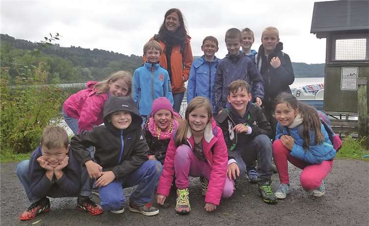 Klasse 4b mit Klassenlehrerin Heidi Wiesmann.