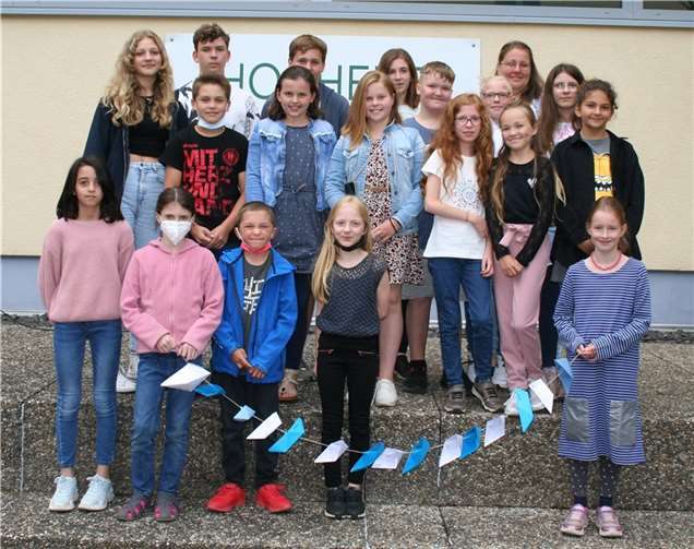 Klasse 5b mit der Klassenlehrerin Frau Mayer.