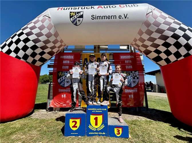 Klasse K2 (v.l.) Lewis Noah Schumacher, Rami Toprak, Elias Kaliszan und  Anastasia Stiegler.  Foto: Kevin Köppchen